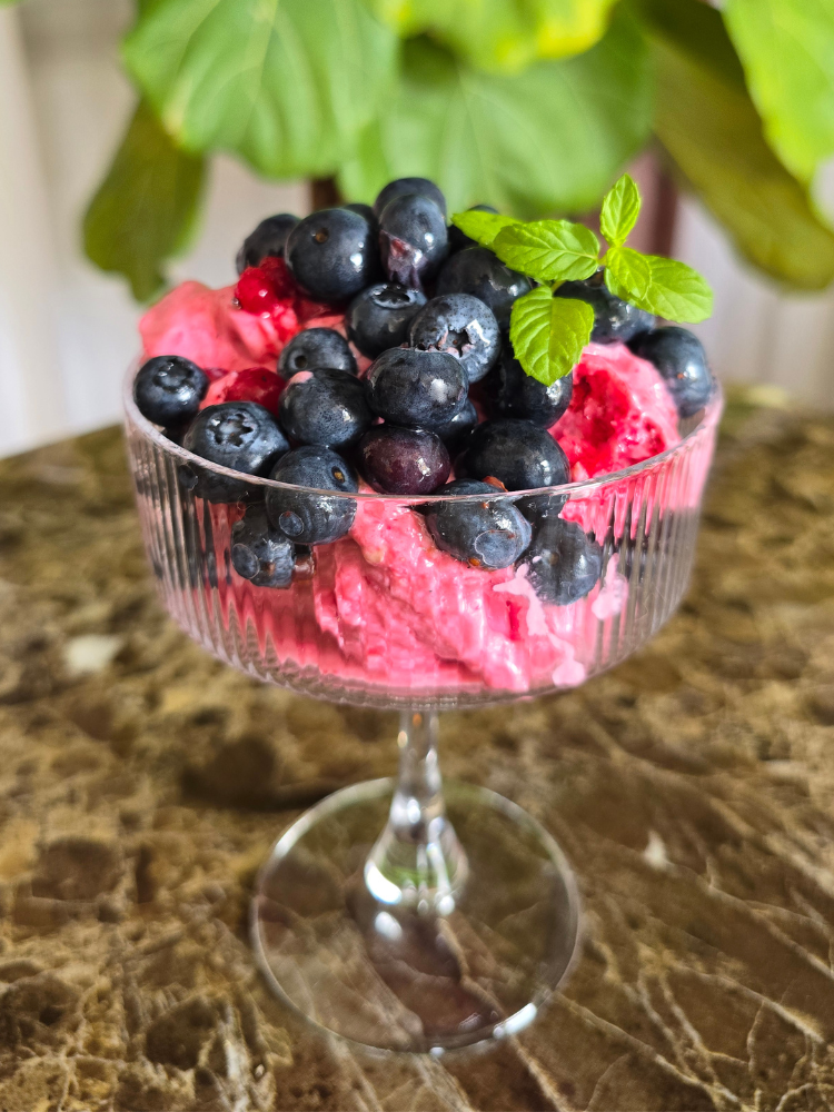 Proteinowe lody porzeczkowe